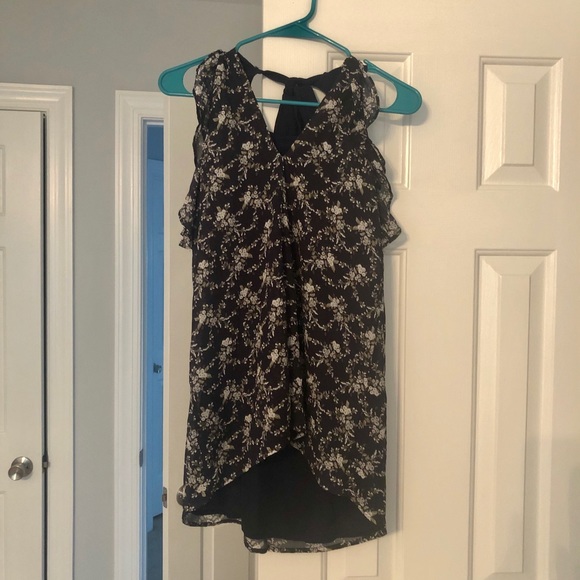 Miss Chievous Tops - 💐 Miss Chievous Sleeveless Blouse Size M 💐